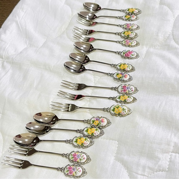 🟡Vintage Floral Set of Spoons & Forks - Picture 7 of 17